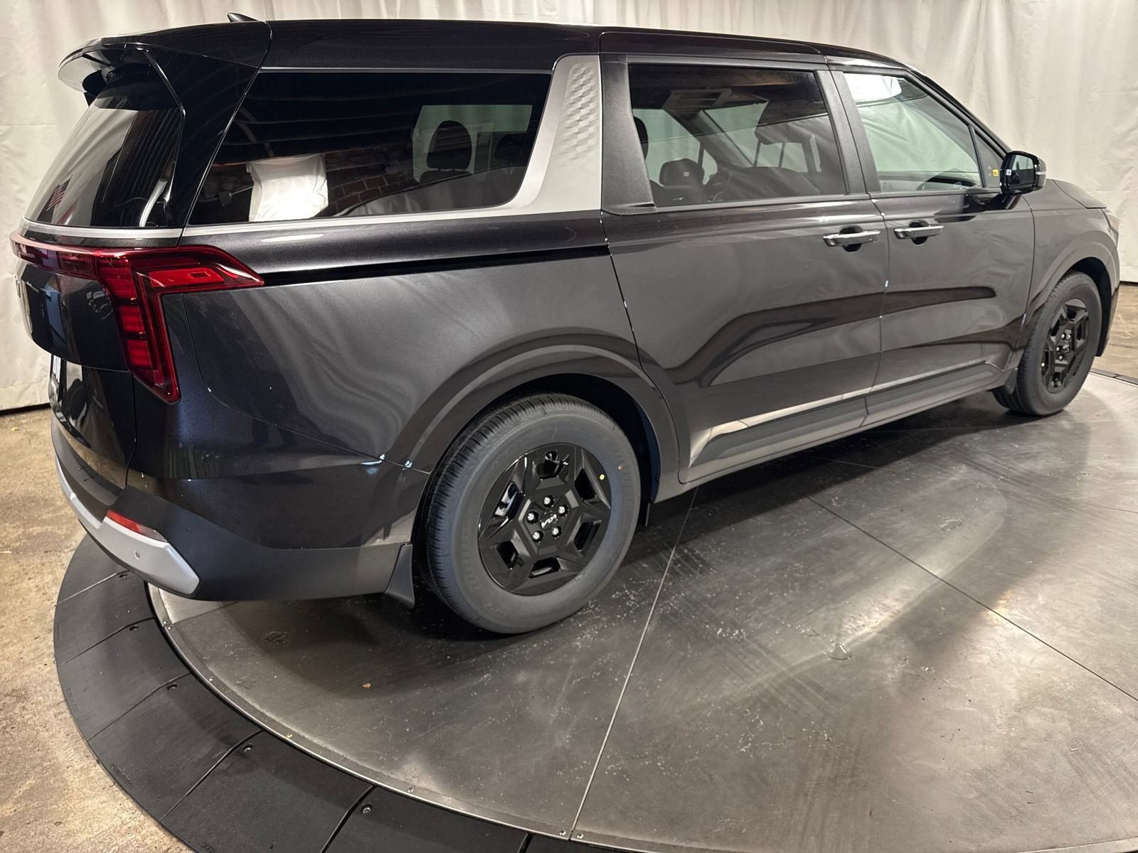 New 2026 Kia Carnival FWD image 5