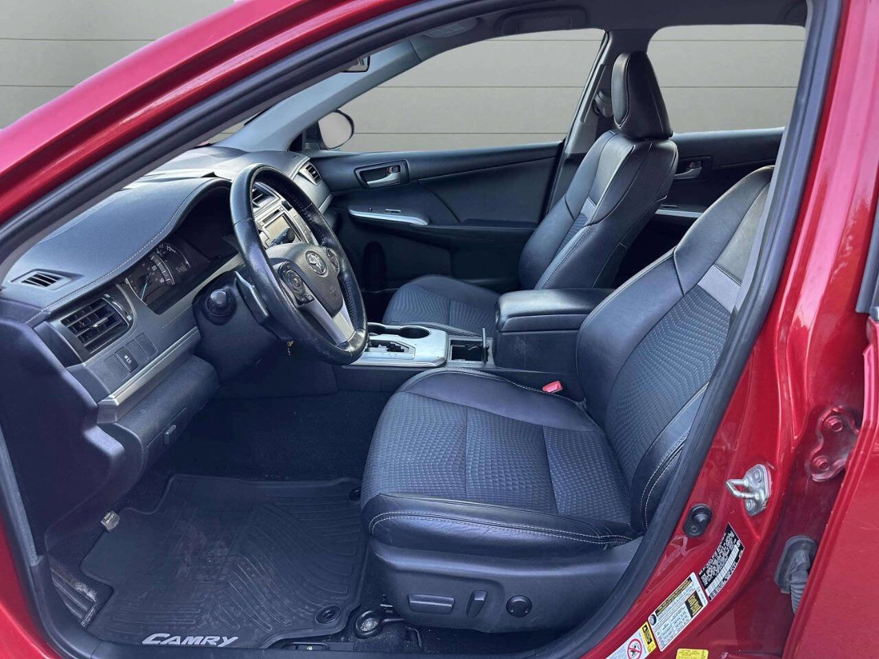 Used 2014 Toyota Camry SE image 16