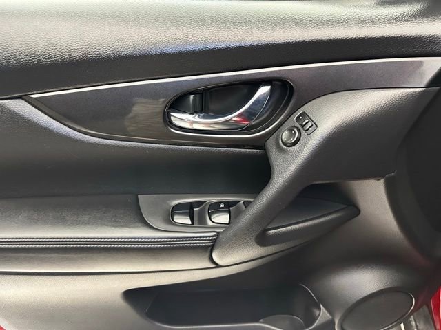 Used 2017 Nissan Rogue S AWD/4WD image 22
