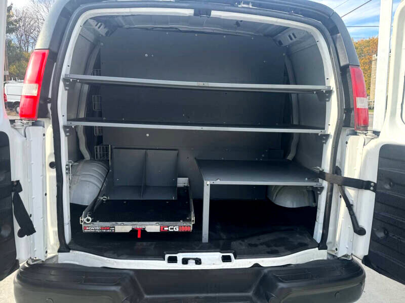 Used 2018 Chevrolet Express 2500 image 19