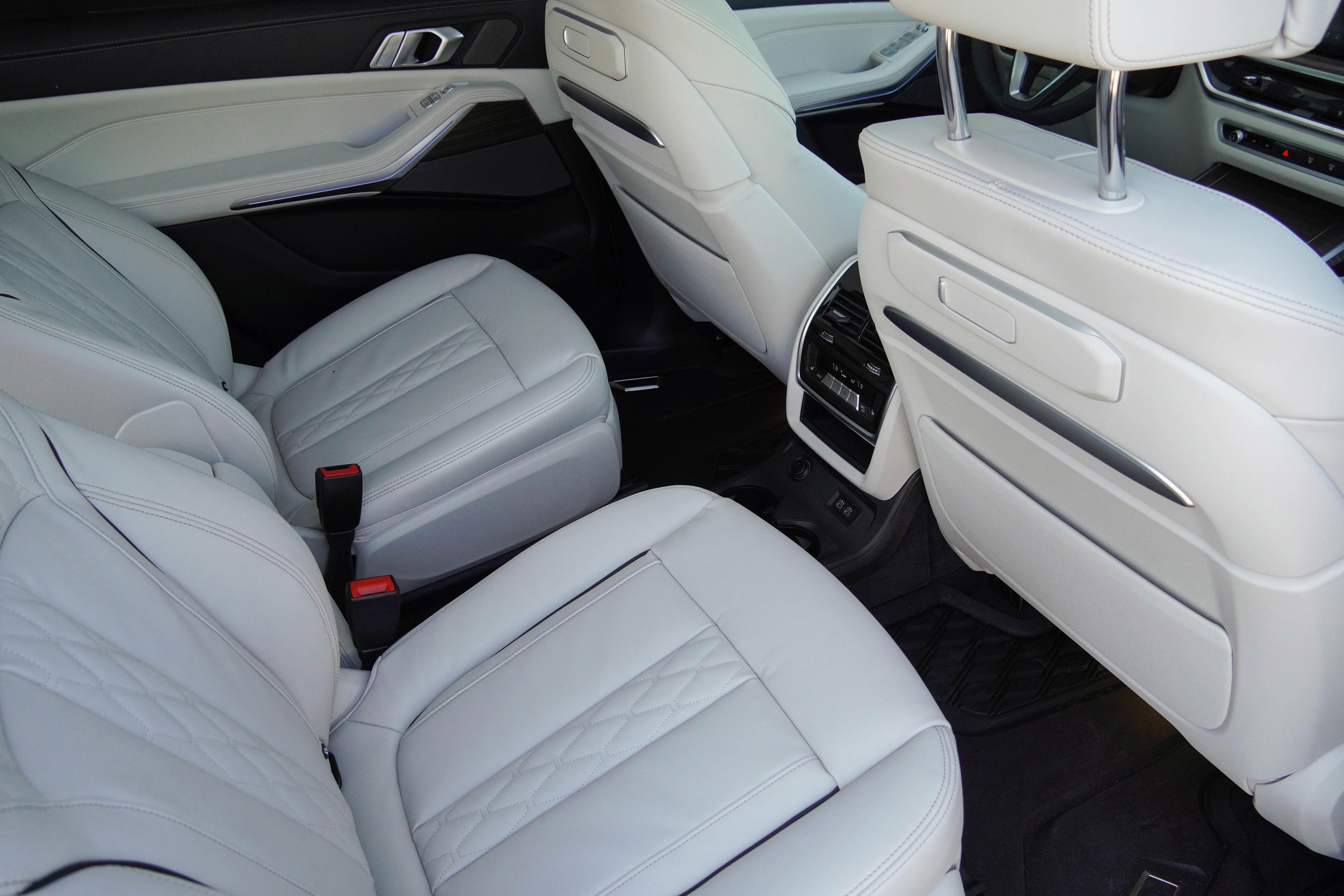 Used 2026 BMW X7 xDrive40i w/ Executive Package image 34