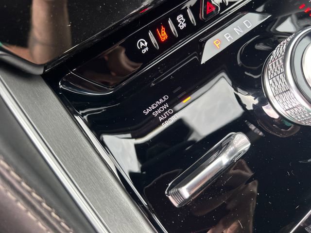 New 2025 Jeep Wagoneer Series III w/ Rear Seat Video Group 1 image 26