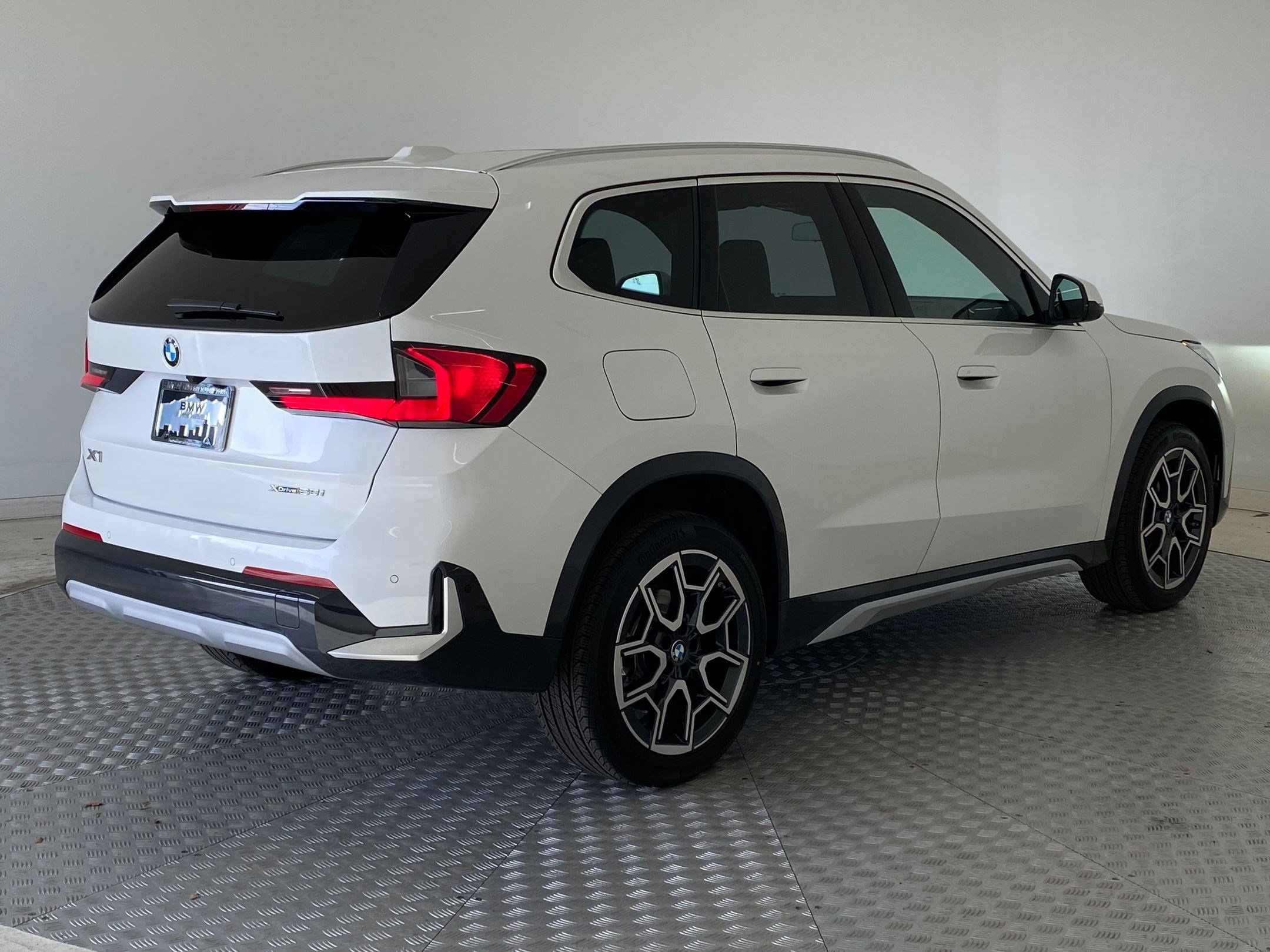 New 2026 BMW X1 xDrive28i w/ Technology Package image 9