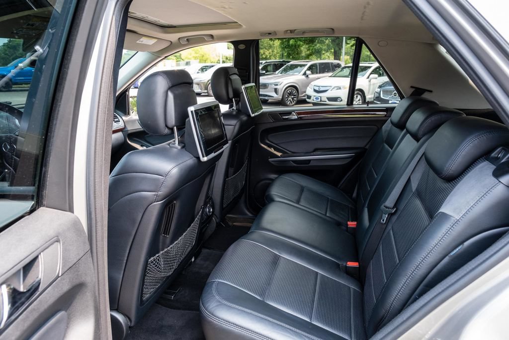 Used 2009 Mercedes-Benz ML 63 AMG 4MATIC image 28