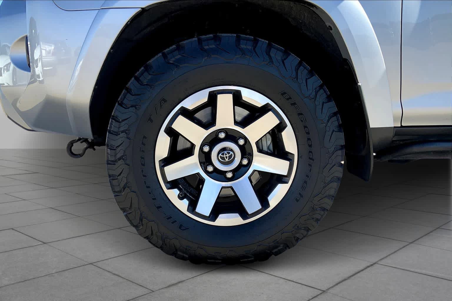 Used 2021 Toyota 4Runner TRD Off-Road Premium AWD/4WD image 11