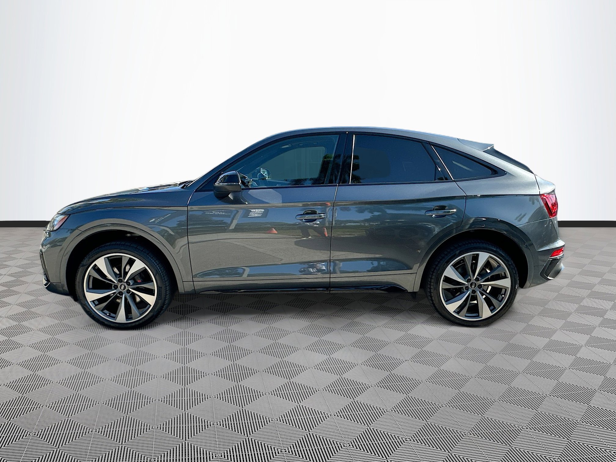Used 2024 Audi SQ5 Premium Plus image 3