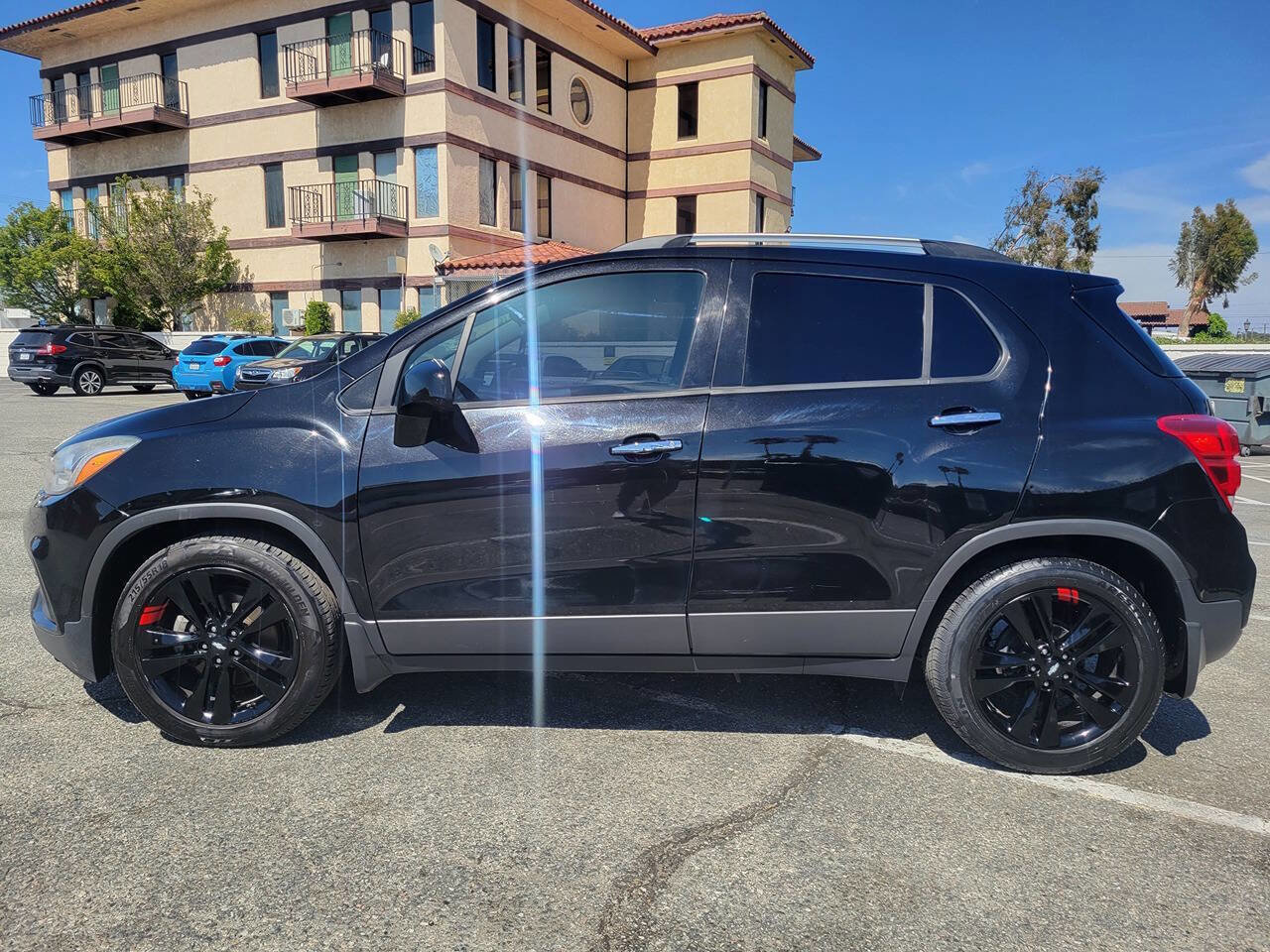 Used 2018 Chevrolet Trax LT w/ Redline Edition FWD image 2
