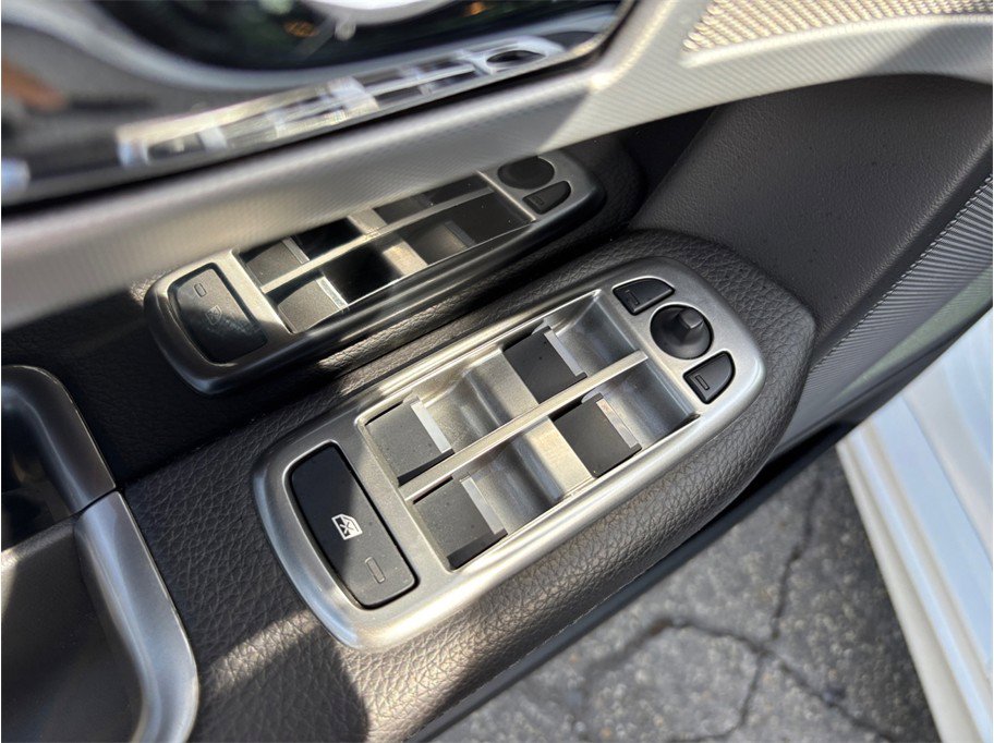 Used 2015 Jaguar XF Sport image 23