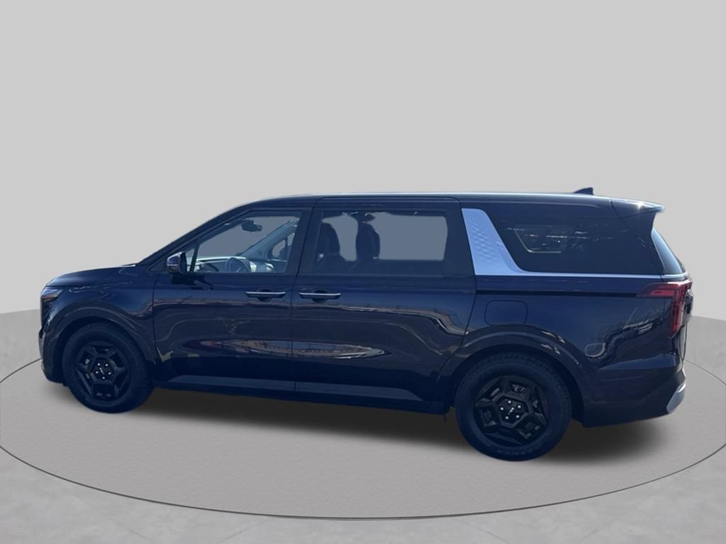 Used 2025 Kia Carnival FWD image 8