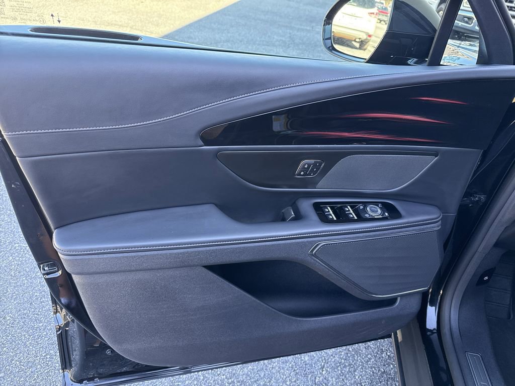 Used 2024 Lincoln Nautilus Reserve w/ Jet Appearance Package (87T) image 10