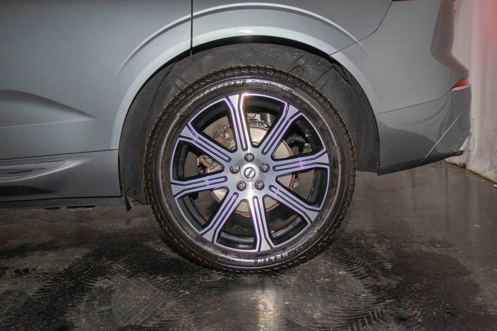 Used 2021 Volvo XC60 T5 Inscription w/ Protection Package Premier image 9