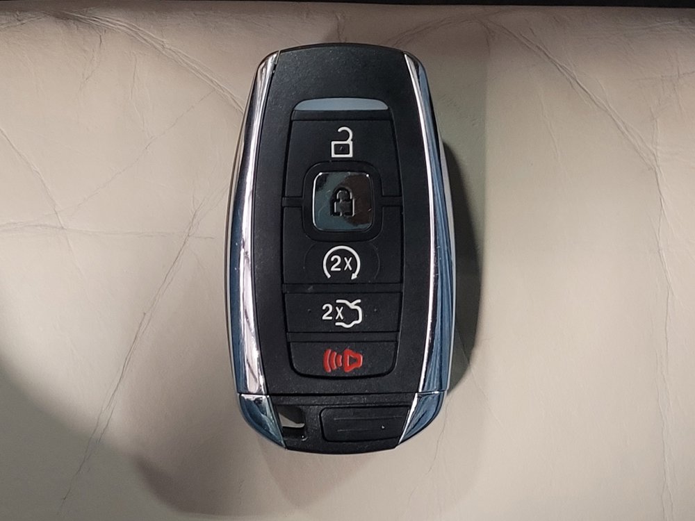 Used 2017 Lincoln MKX Select w/ Select Plus Package FWD image 32