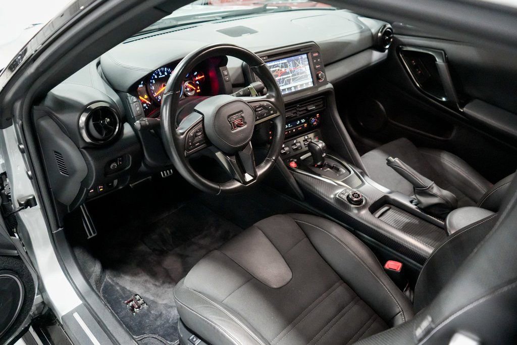 Used 2020 Nissan GT-R Premium image 9