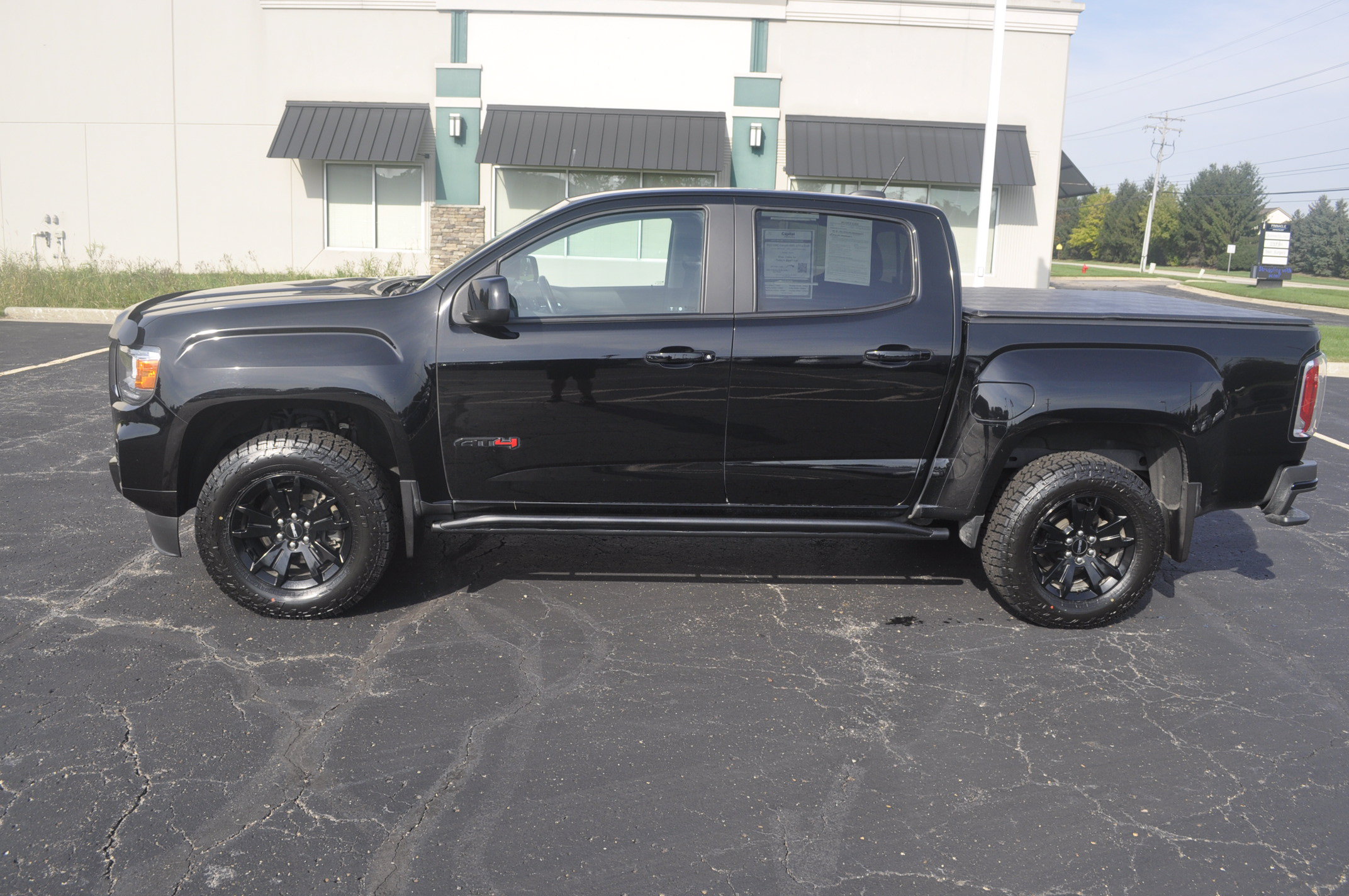 Used 2022 GMC Canyon AT4 AWD/4WD image 4