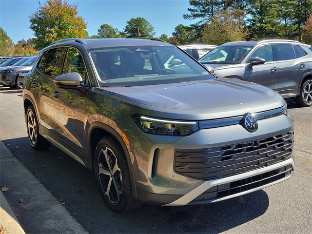 New 2026 Volkswagen Tiguan SE image 3