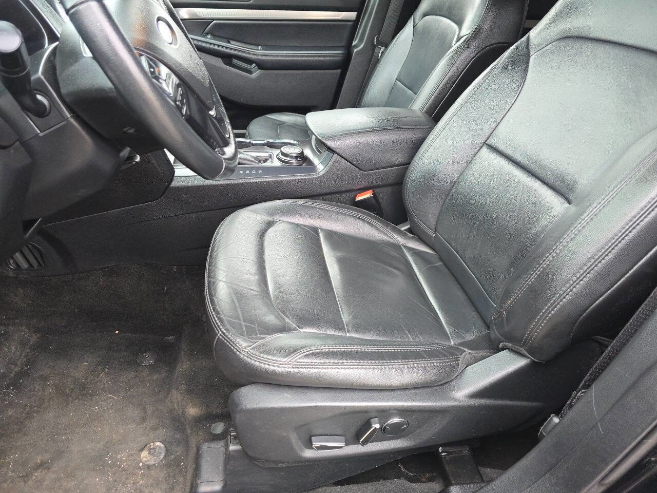 Used 2018 Ford Explorer XLT w/ Equipment Group 202A image 28