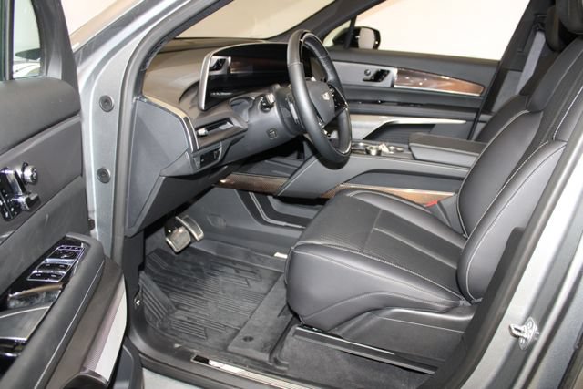 Certified 2026 Cadillac Vistiq Sport w/ LPO, Floor Liner Package AWD/4WD image 7