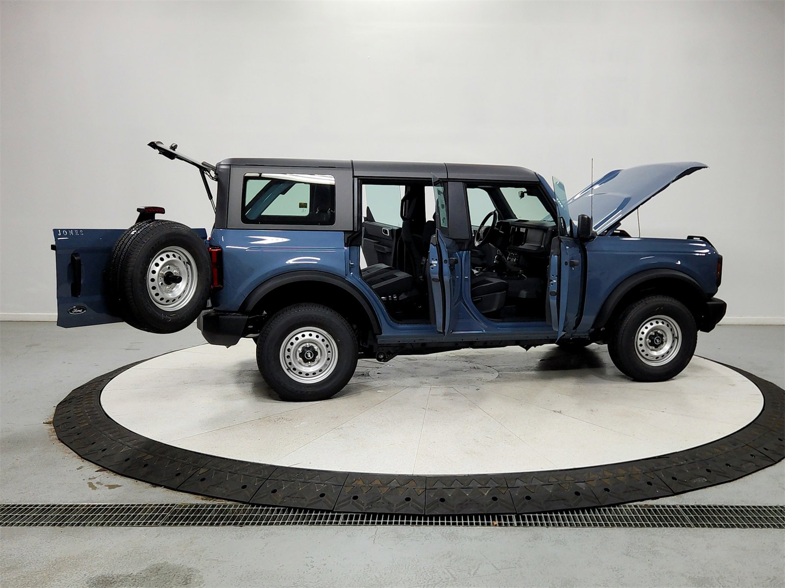 New 2025 Ford Bronco 4-Door image 16