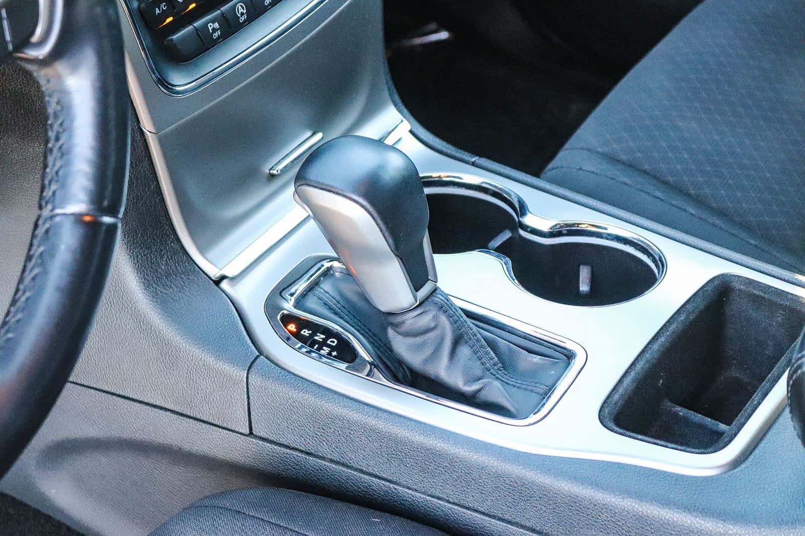 Used 2018 Jeep Grand Cherokee Laredo RWD image 18
