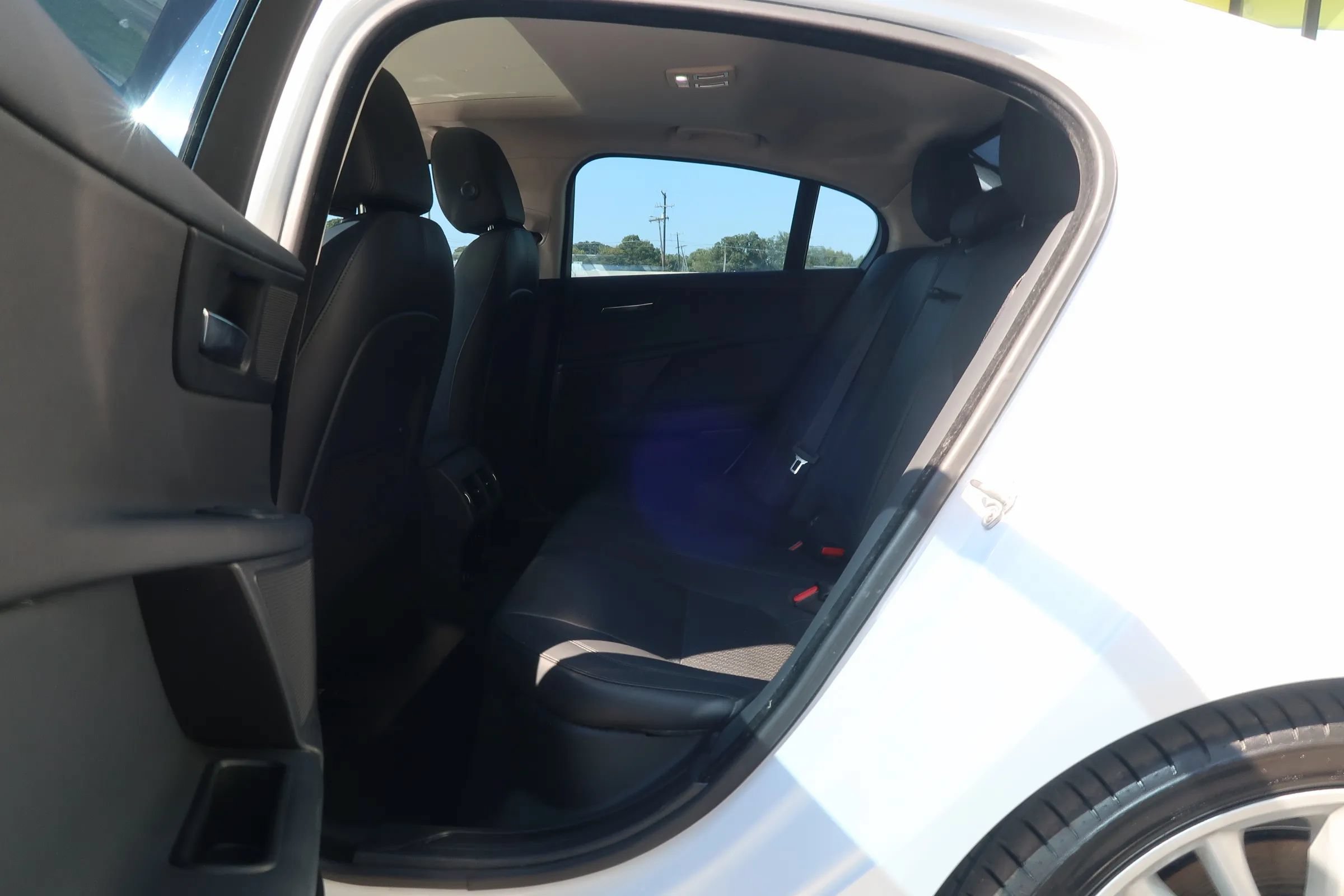 Used 2017 Jaguar XE First Edition RWD image 16