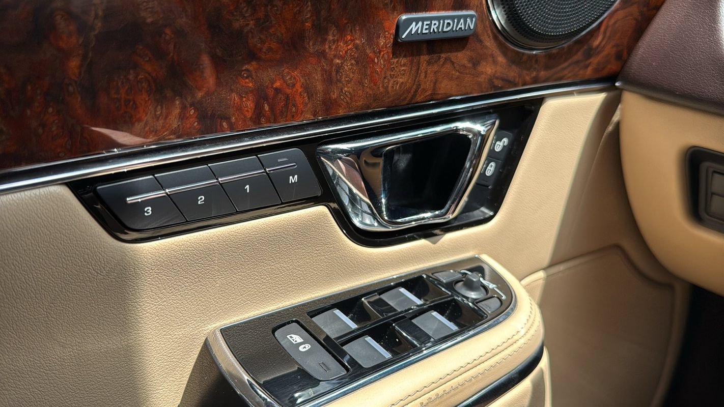 Used 2015 Jaguar XJ AWD image 27
