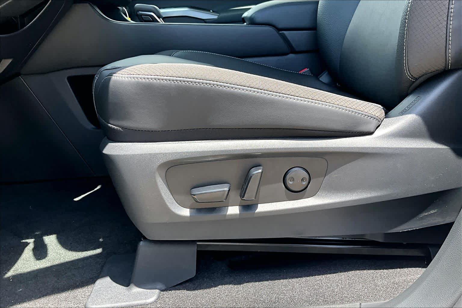 New 2026 Nissan Pathfinder SL w/ SL Premium Package FWD image 13