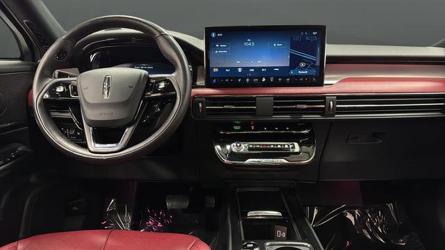 Used 2025 Lincoln Corsair Grand Touring w/ Equipment Group 301A AWD/4WD image 11
