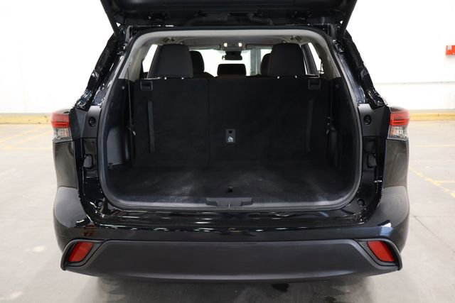 Used 2024 Toyota Highlander LE image 12