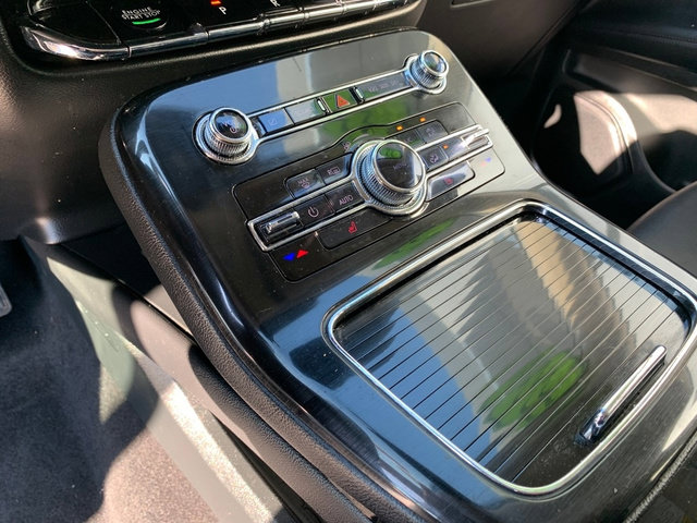 Used 2022 Lincoln Nautilus AWD image 25