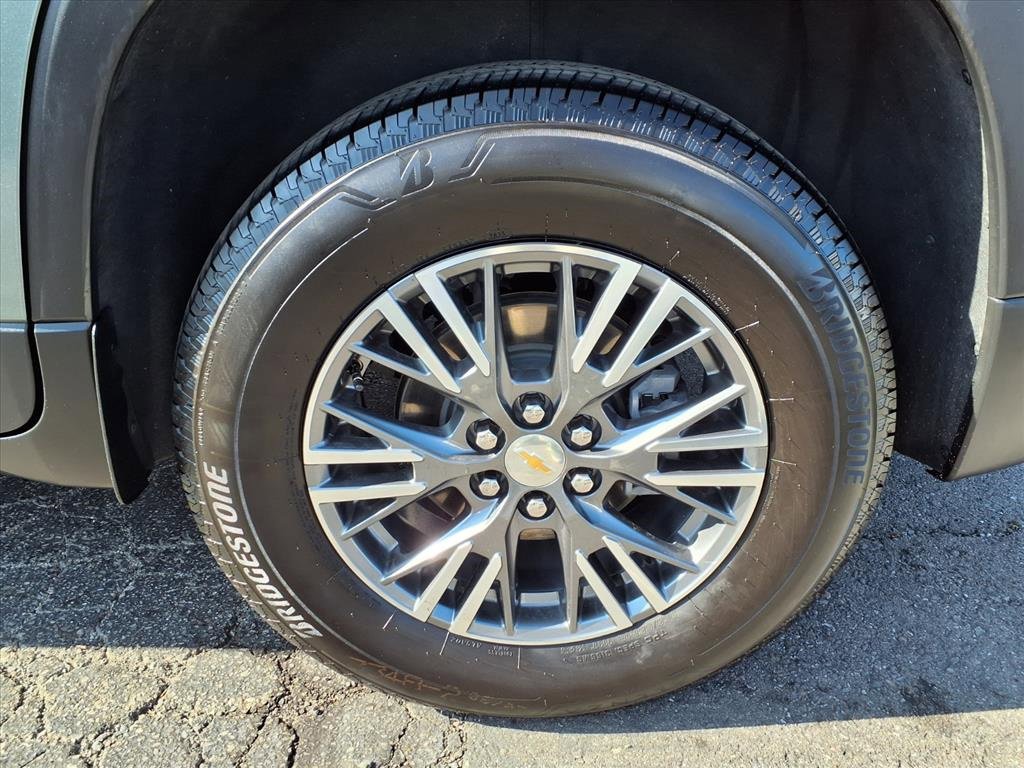 Used 2023 Chevrolet Traverse LT image 18