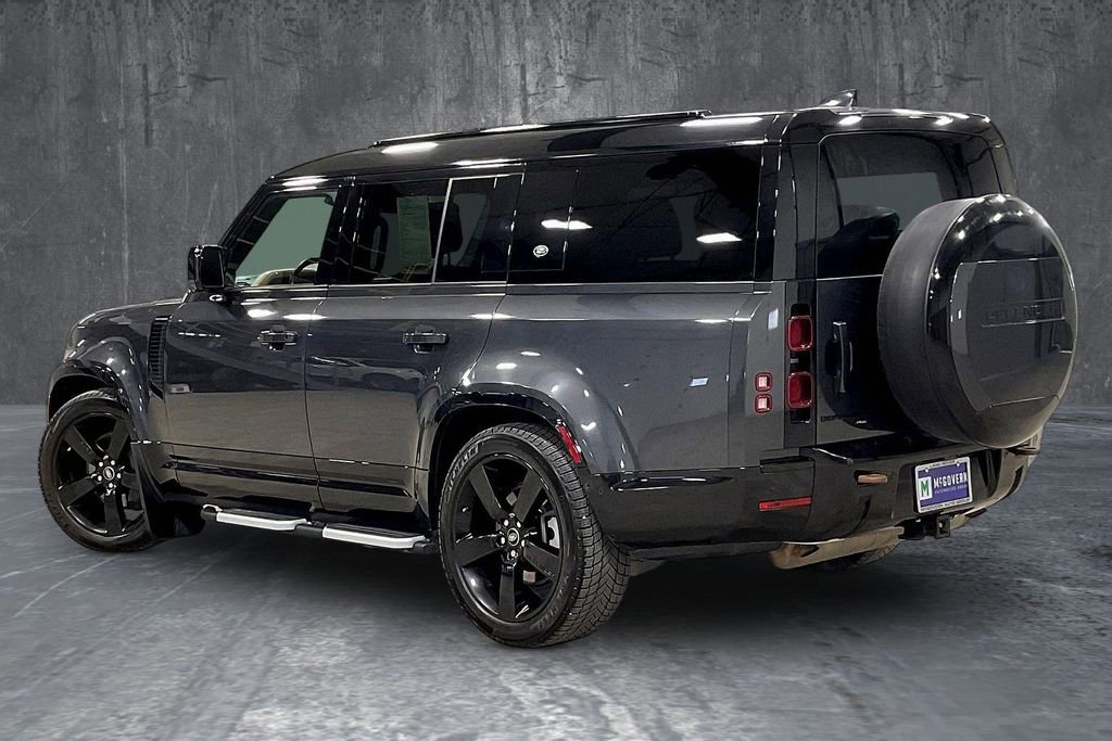 Used 2023 Land Rover Defender 130 X-Dynamic SE image 4