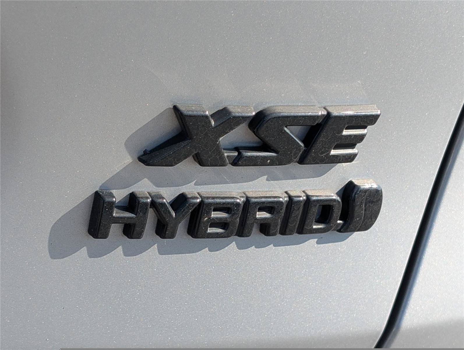 Used 2023 Toyota RAV4 XSE AWD/4WD image 9
