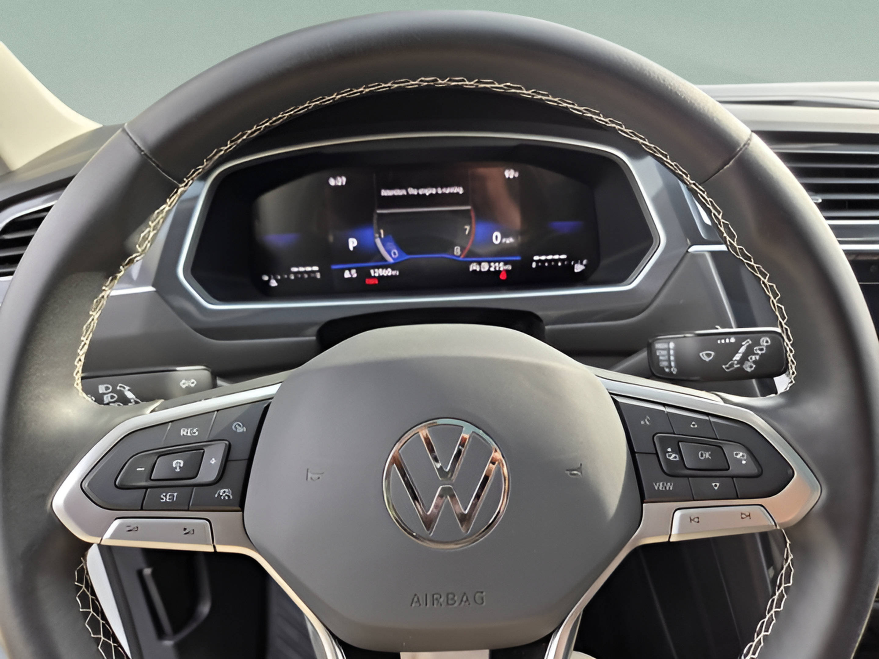 Used 2024 Volkswagen Tiguan SE w/ Panoramic Sunroof Package FWD image 18