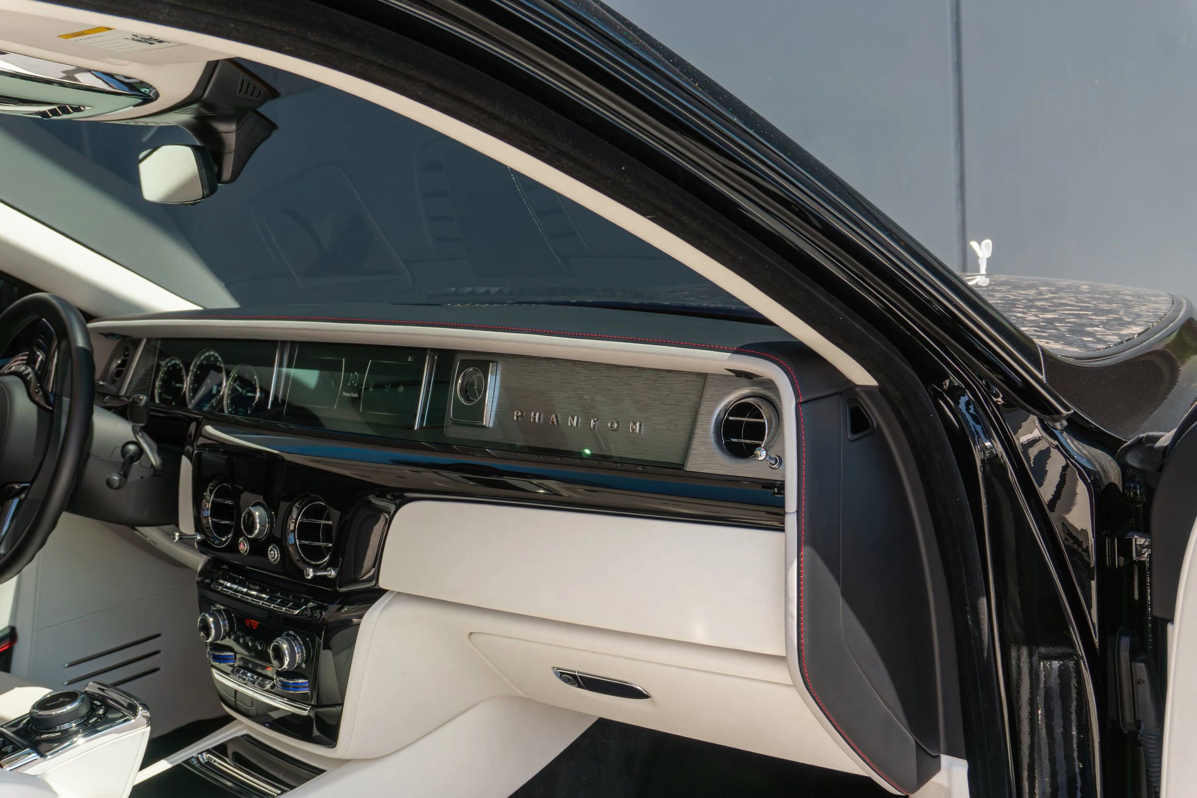 Used 2024 Rolls-Royce Phantom Sedan w/ The Phantom Package RWD image 76