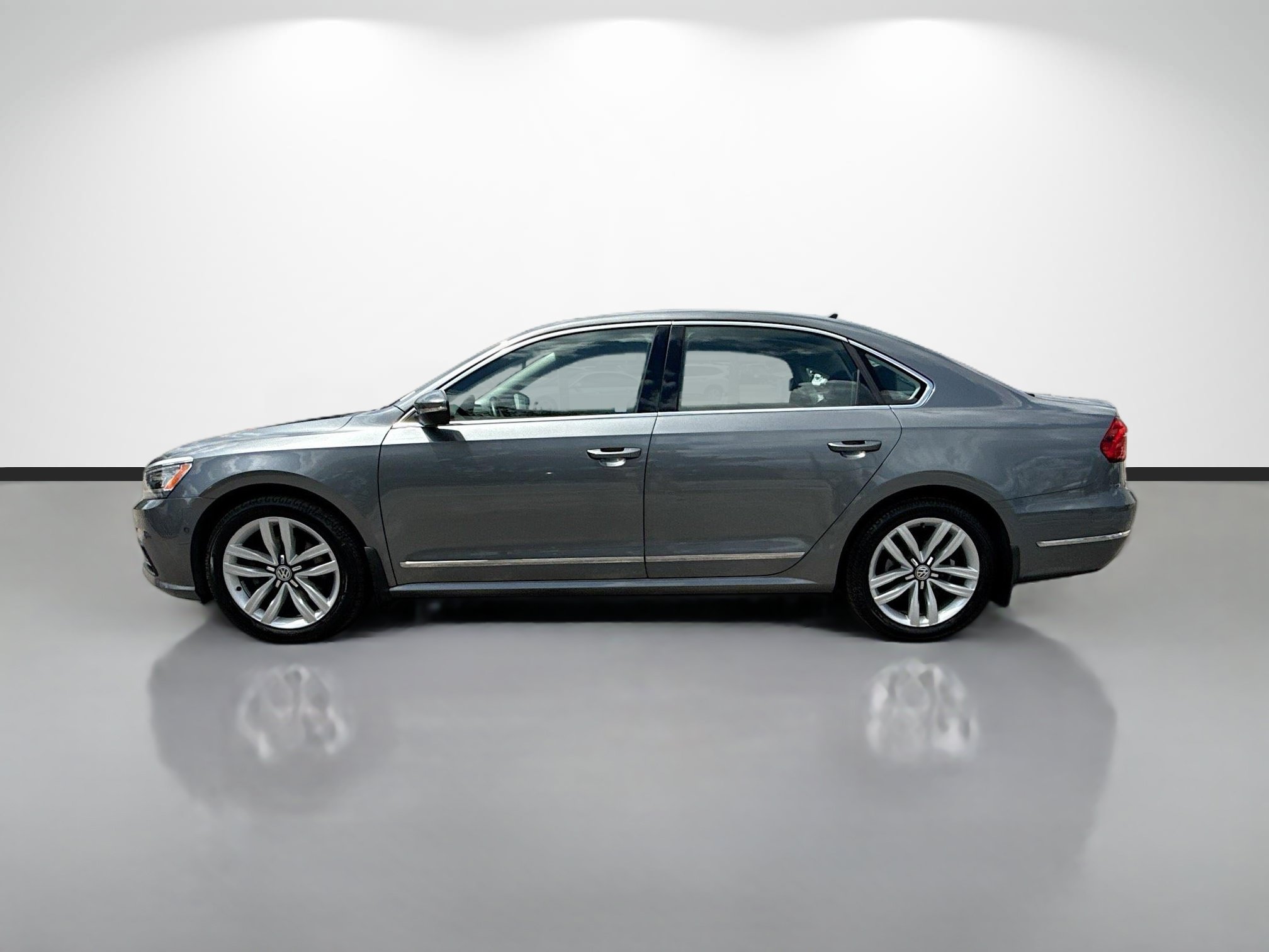 Used 2016 Volkswagen Passat 1.8T SEL Premium FWD image 6