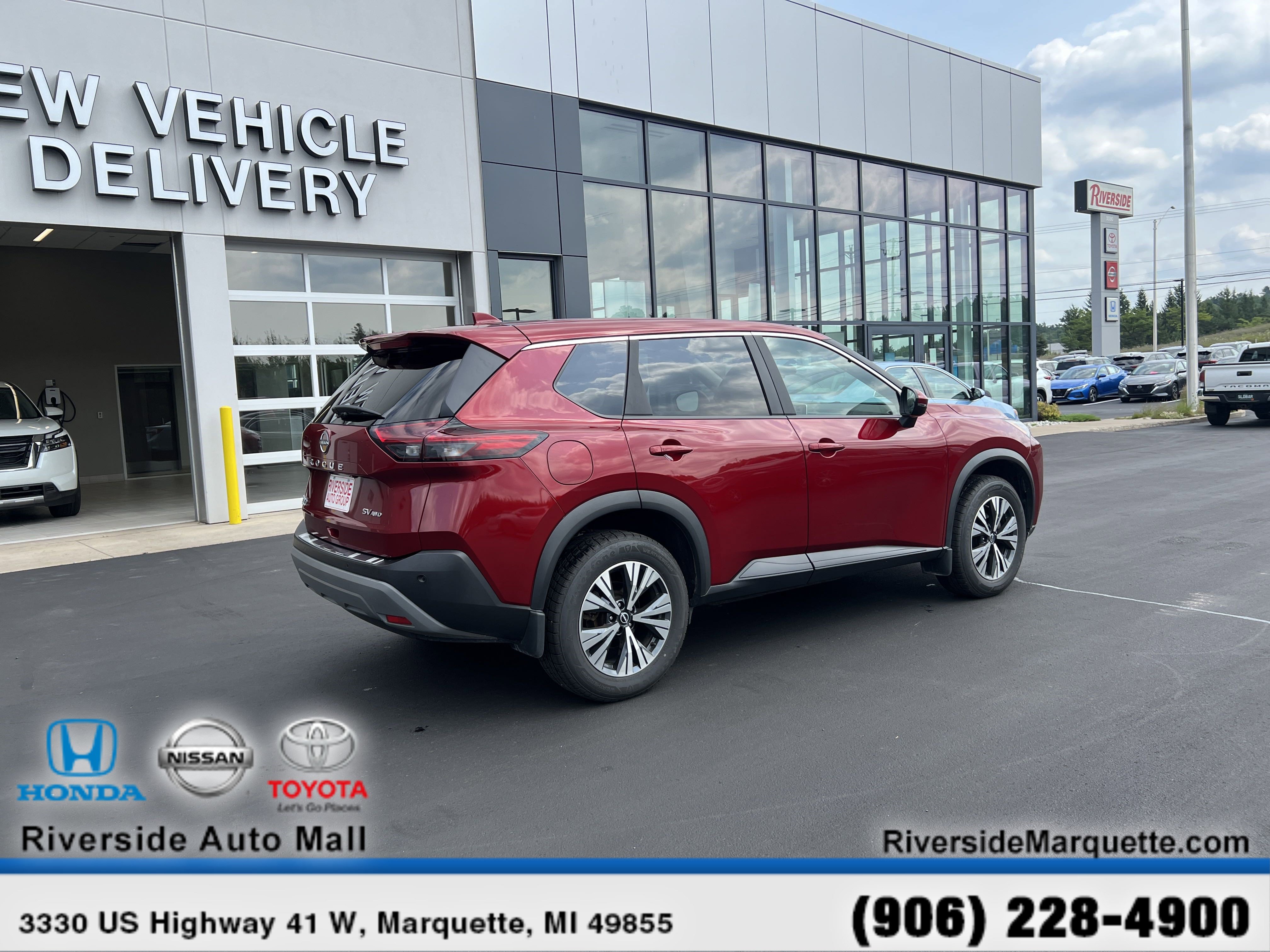 Used 2023 Nissan Rogue SV image 9