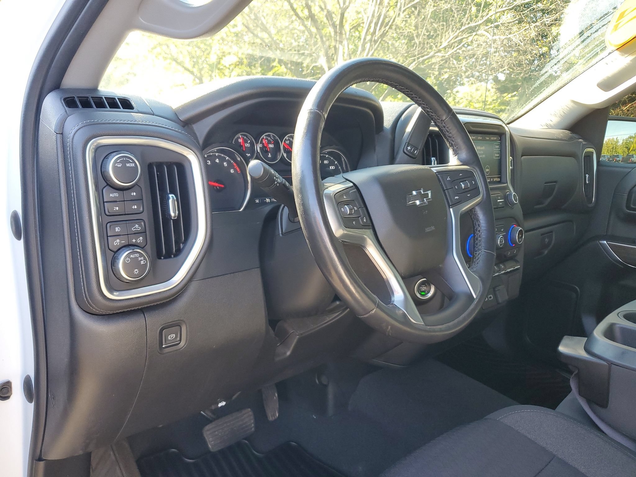 Used 2022 Chevrolet Silverado 1500 RST w/ Z71 Off-Road Package AWD/4WD image 16