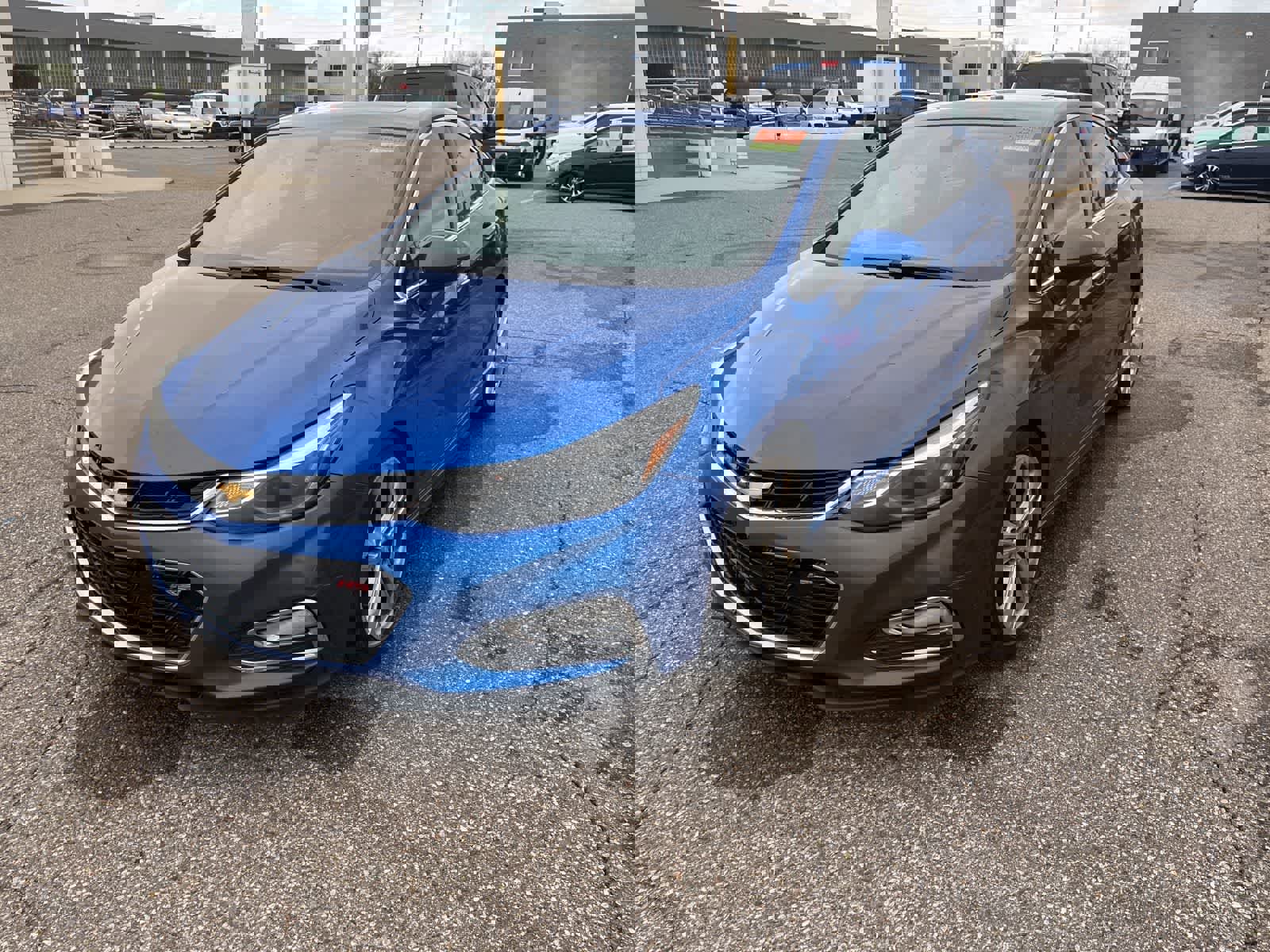 Used 2017 Chevrolet Cruze Premier FWD image 3