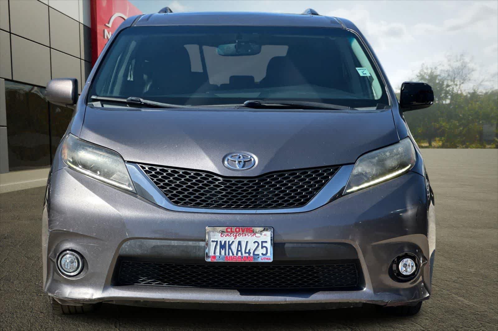 Used 2015 Toyota Sienna SE w/ SE Preferred Package FWD image 11