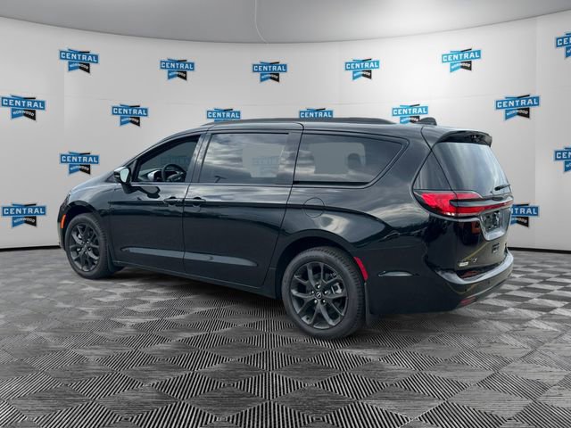New 2026 Chrysler Pacifica Limited w/ S Appearance Package AWD/4WD image 3