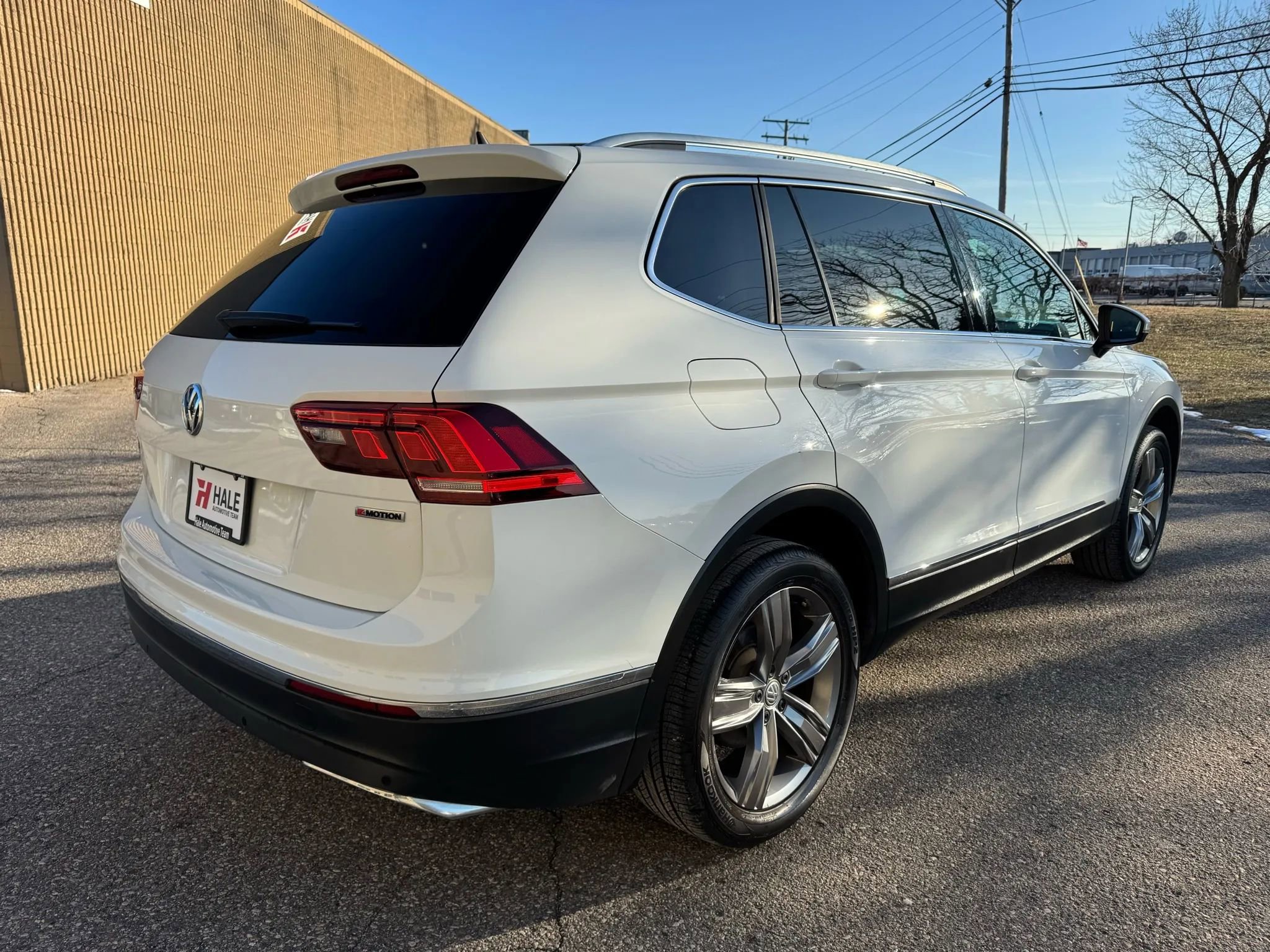 Used 2019 Volkswagen Tiguan SEL Premium w/ 3rd Row Seat Package image 9