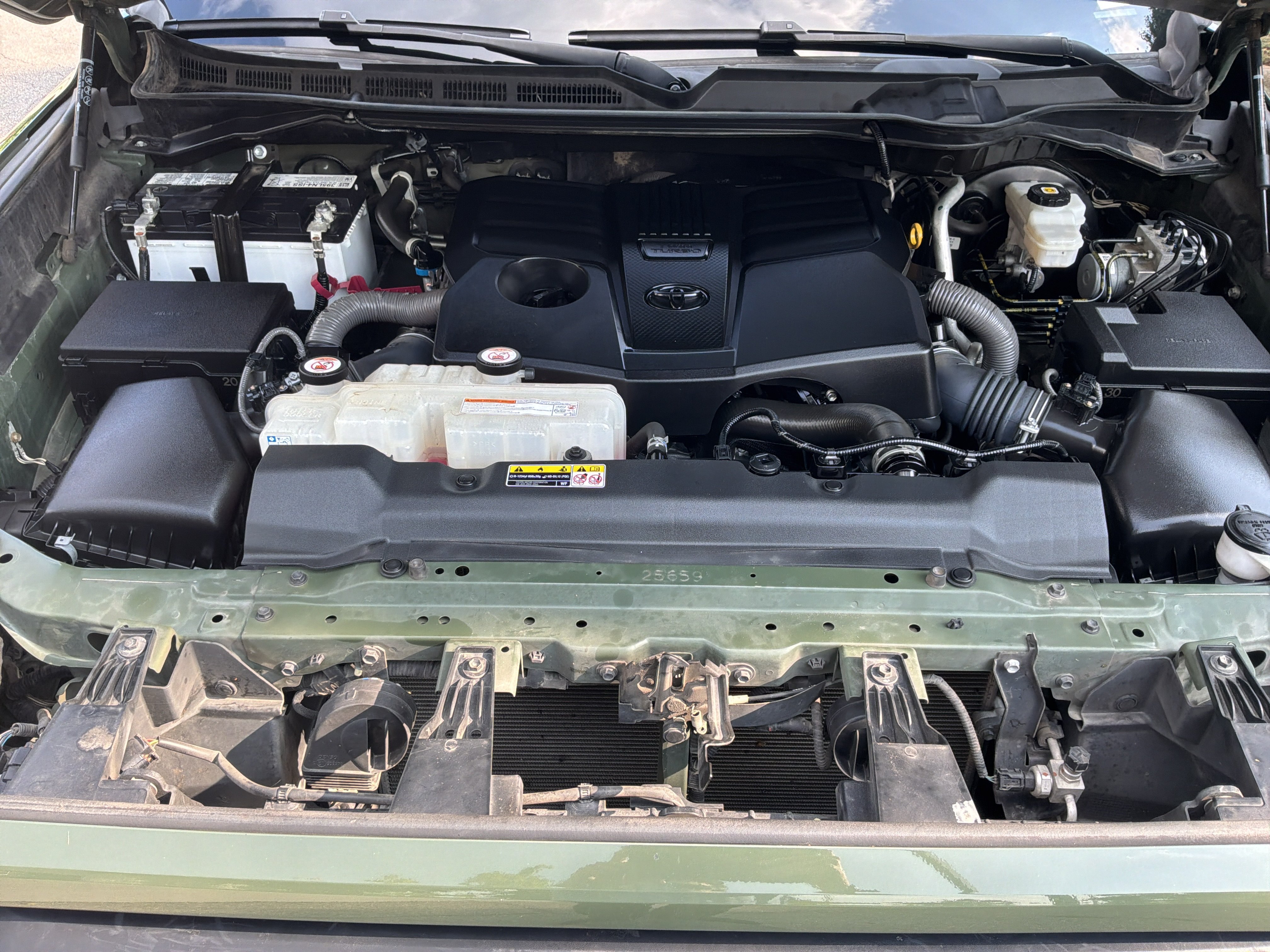 Used 2022 Toyota Tundra SR5 w/ SR5 Convenience Package AWD/4WD image 33