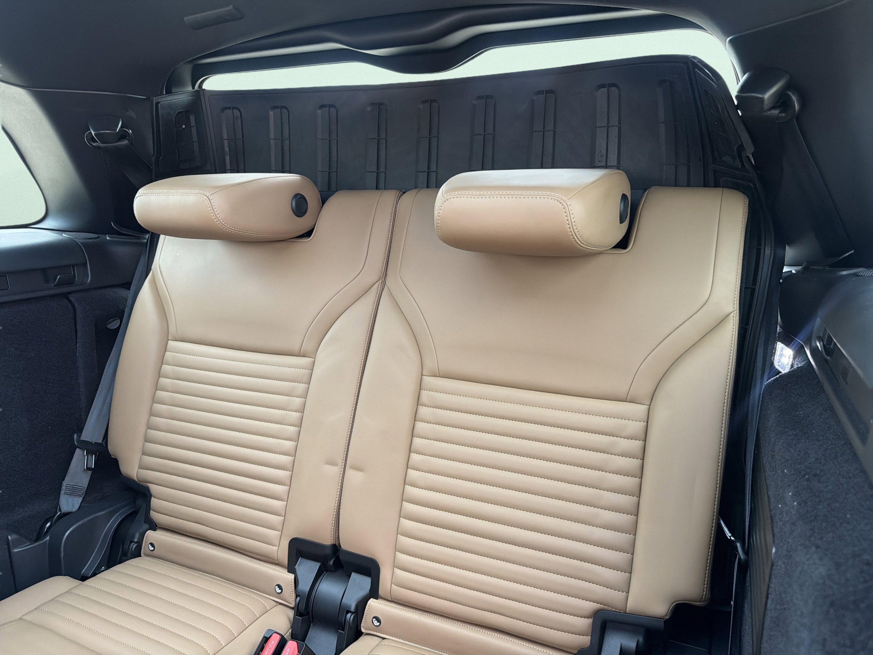 Used 2023 Land Rover Discovery Metropolitan Edition AWD/4WD image 42
