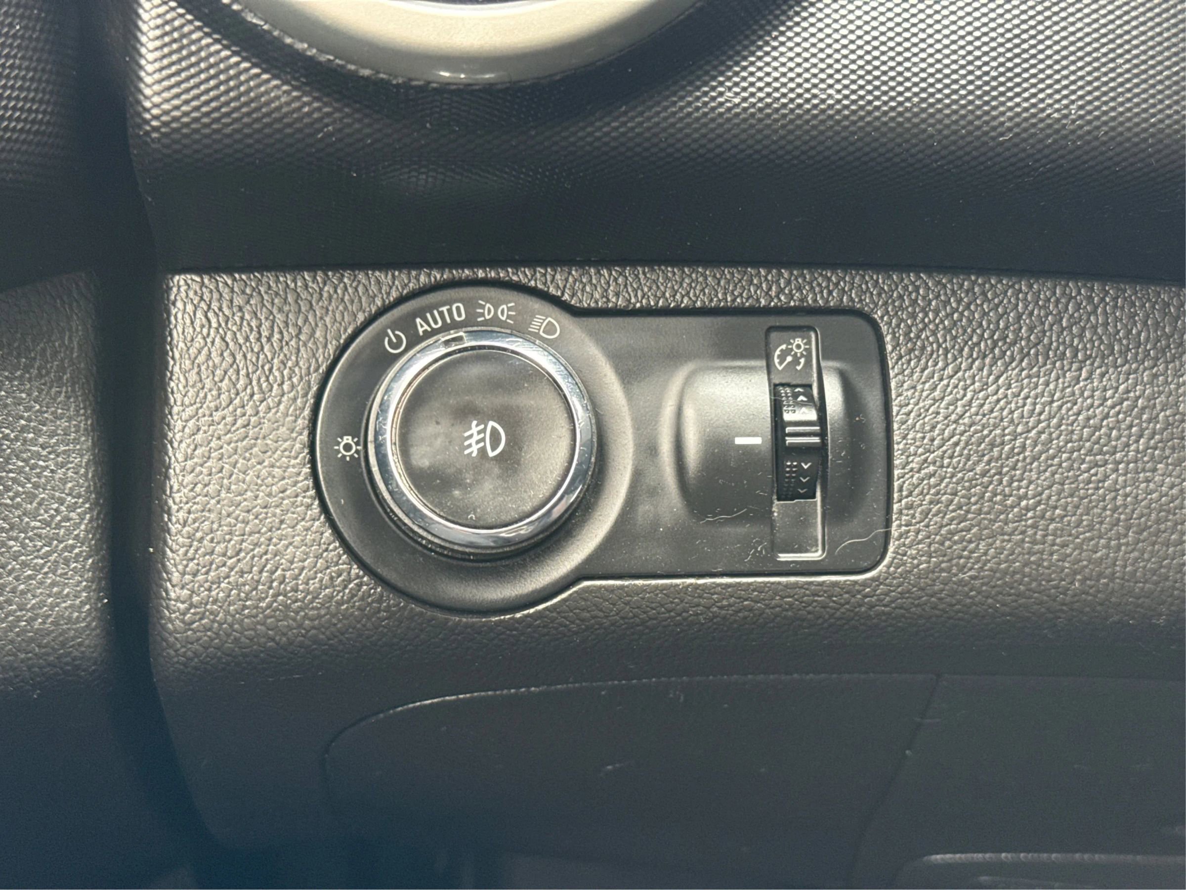 Used 2019 Chevrolet Sonic LT w/ Convenience Package FWD image 18