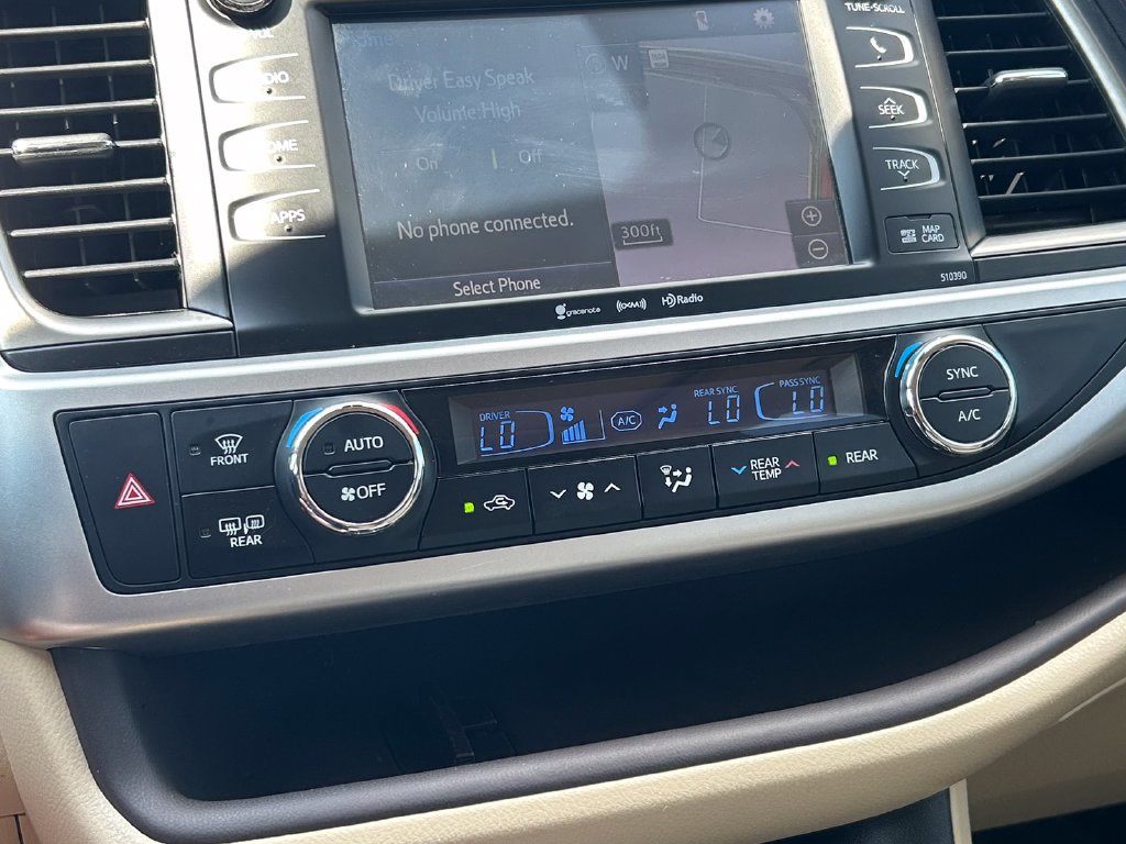 Used 2019 Toyota Highlander XLE FWD image 32