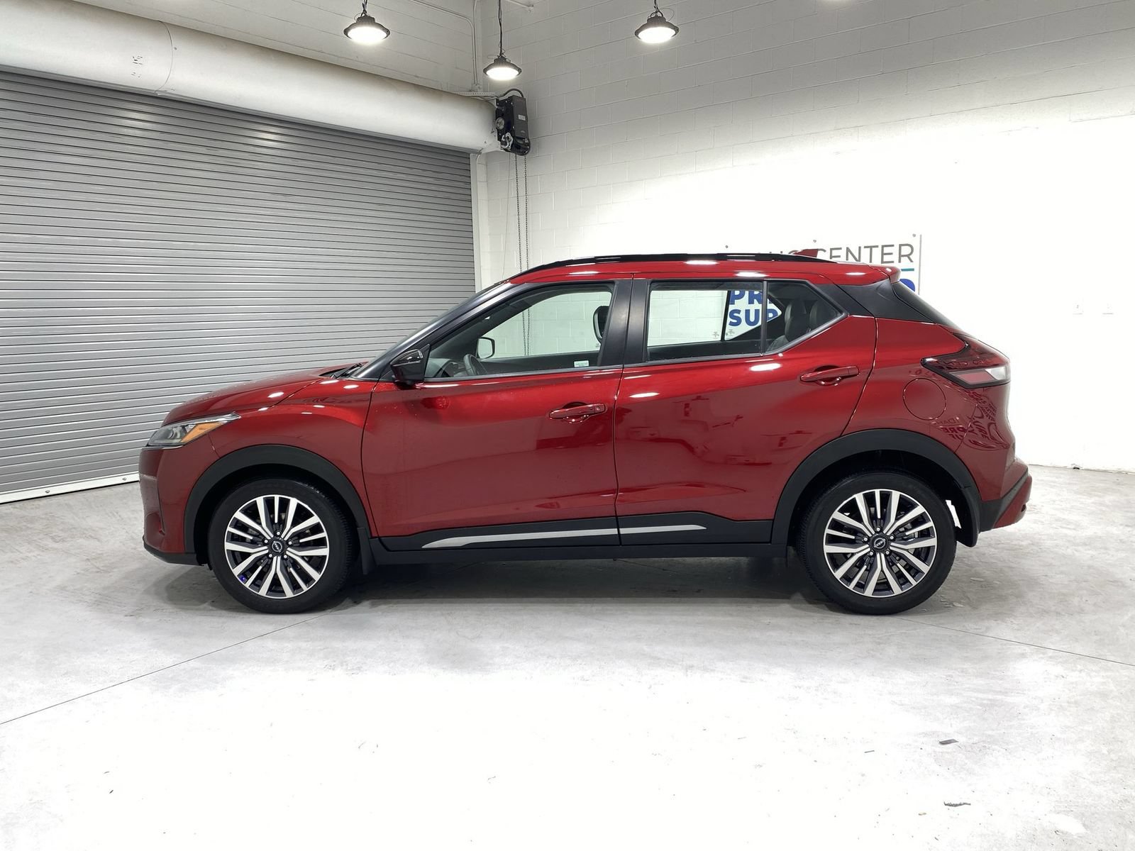 Used 2023 Nissan Kicks SR w/ SR Premium Package FWD image 5