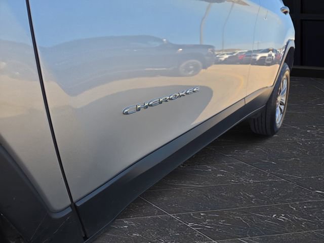 Used 2019 Jeep Cherokee Latitude Plus w/ Cold Weather Group image 37