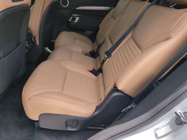 Used 2025 Land Rover Discovery Dynamic SE AWD/4WD image 15