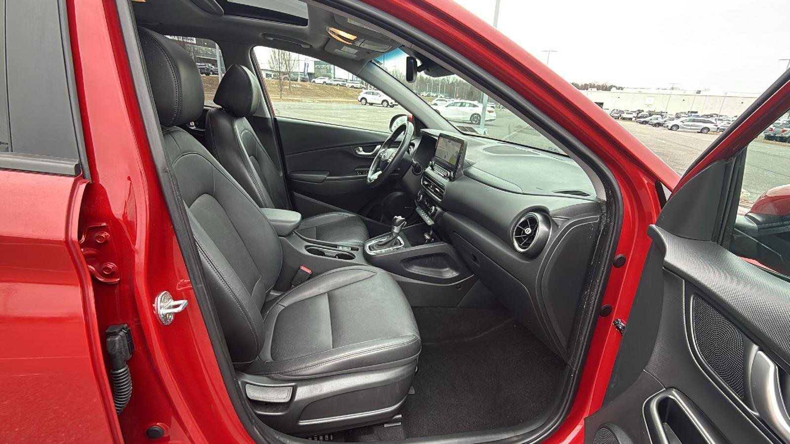 Used 2022 Hyundai Kona Limited image 17