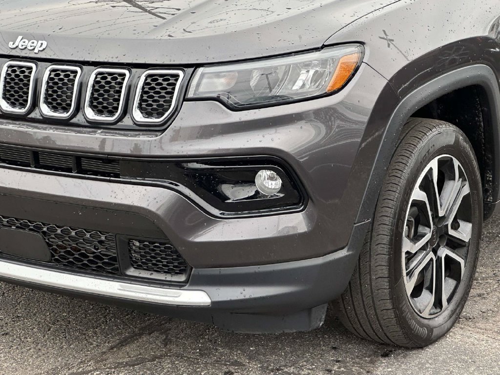Used 2023 Jeep Compass Limited w/ Sun and Sound Group AWD/4WD image 8